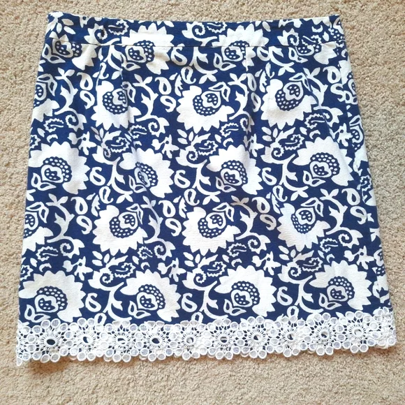 Talbots Women's Blue And White Floral Print Lace Trimmed Side Zip Skirt -Size 12 - Picture 6 of 8